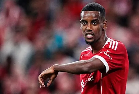 Alexander Isak's First Appearance Brings Glamour Amid Evident Rust